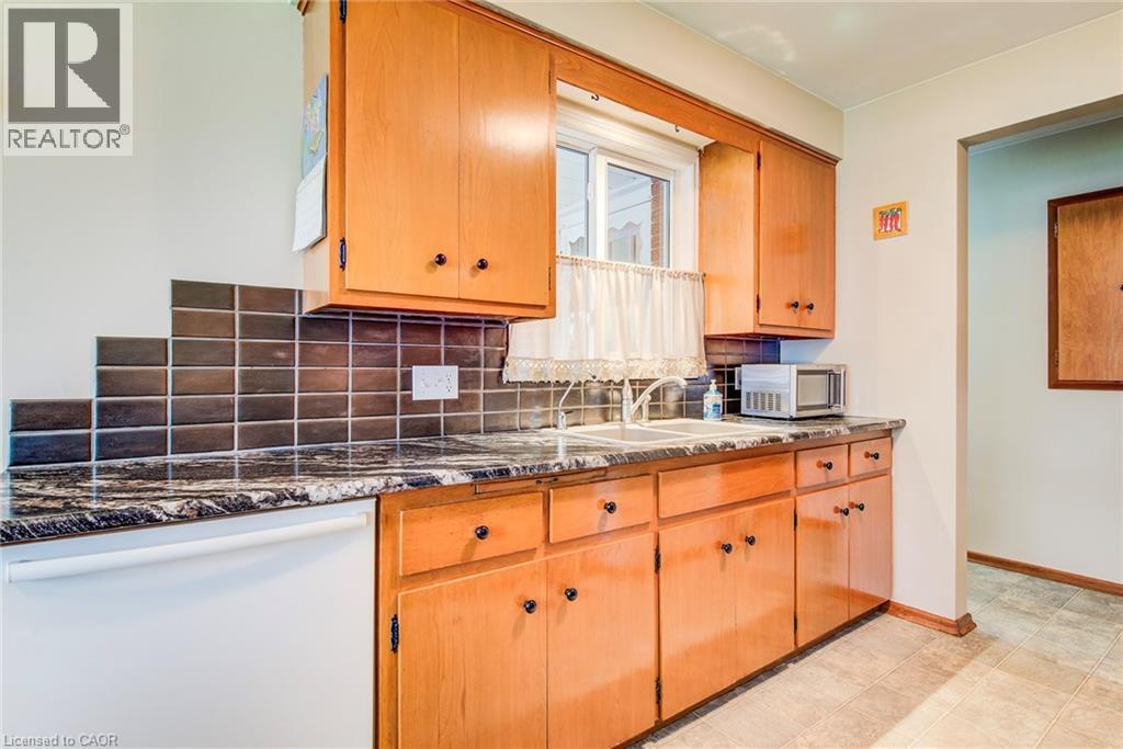 18 QUEENSTON Crescent thumbnail 13