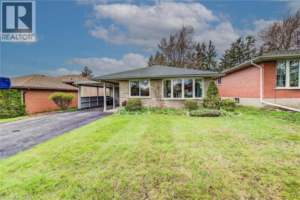 18 QUEENSTON Crescent thumbnail 3