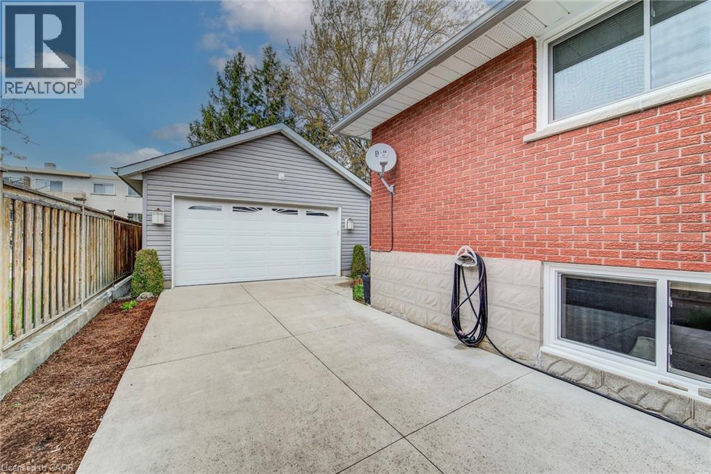 18 QUEENSTON Crescent thumbnail 5