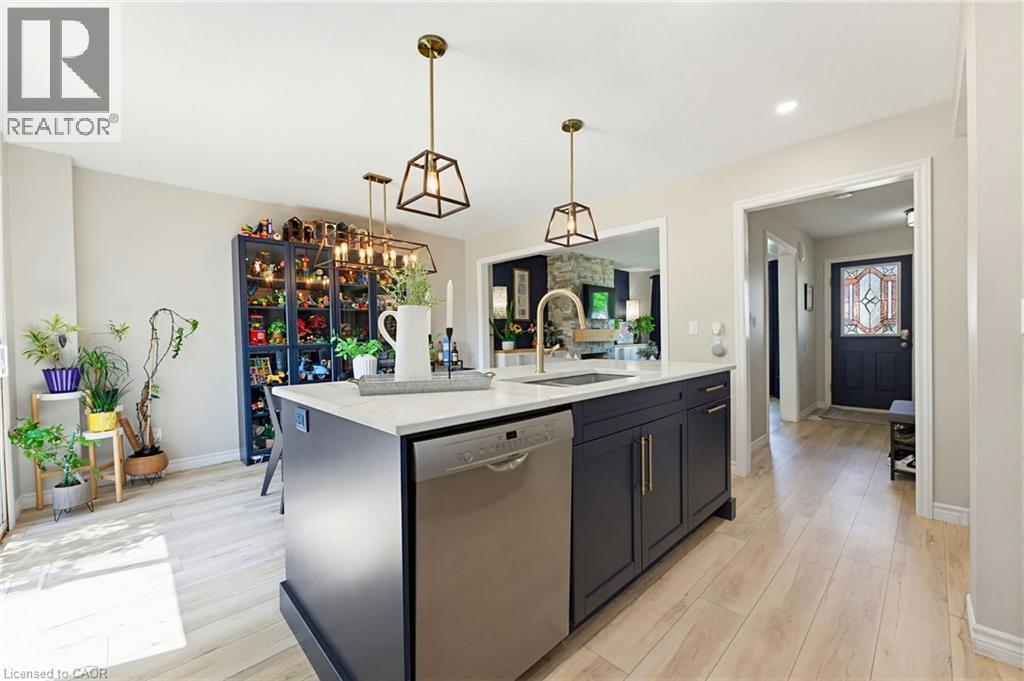 219 INGLIS Street thumbnail 9