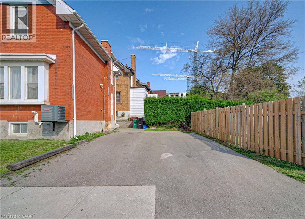 281 COURTLAND Avenue E thumbnail 39