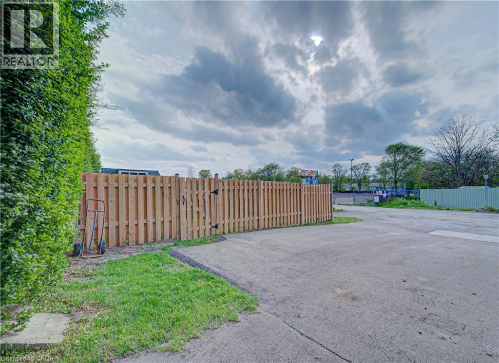 281 COURTLAND Avenue E thumbnail 41