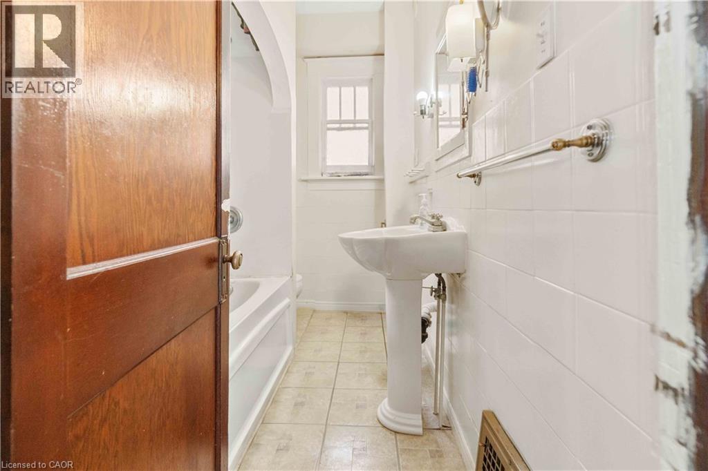 151 LOUISA Street thumbnail 11