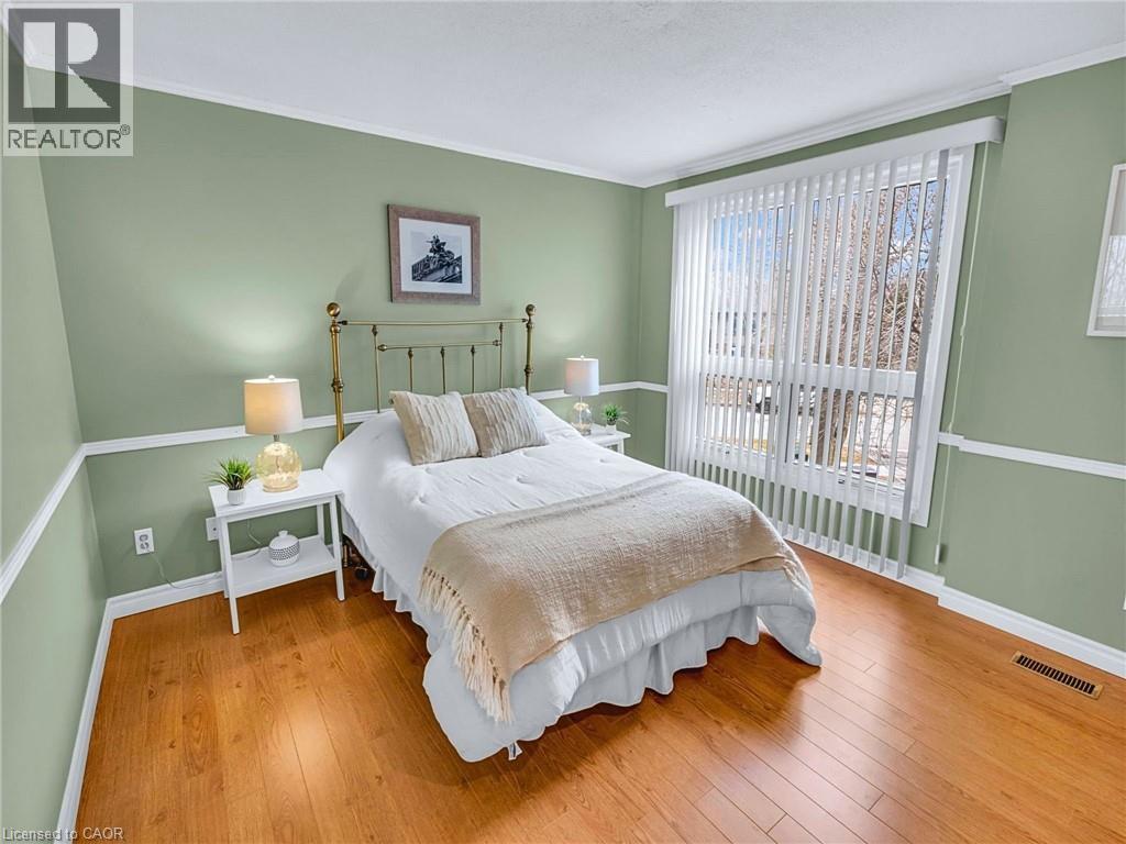28 UNDERHILL Crescent Unit# 3 thumbnail 9