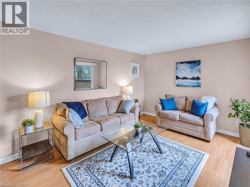 28 UNDERHILL Crescent Unit# 3 thumbnail 2