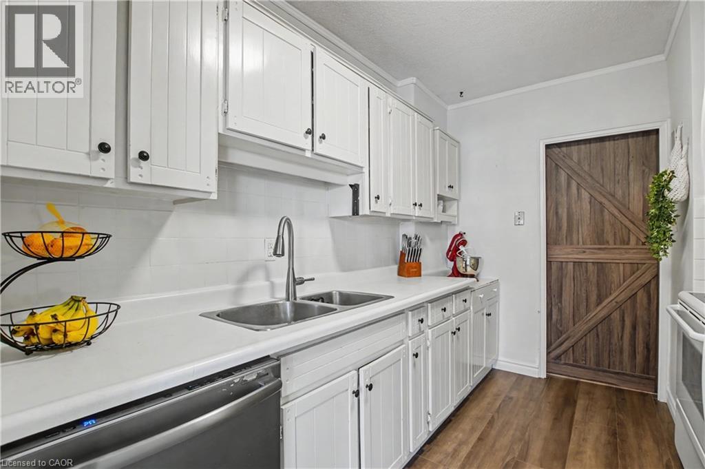 45 WESTMOUNT Road N Unit# 202 thumbnail 9