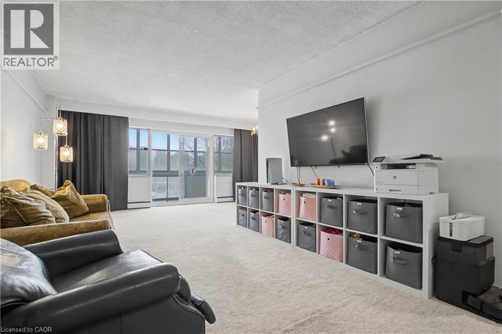 45 WESTMOUNT Road N Unit# 202 thumbnail 8