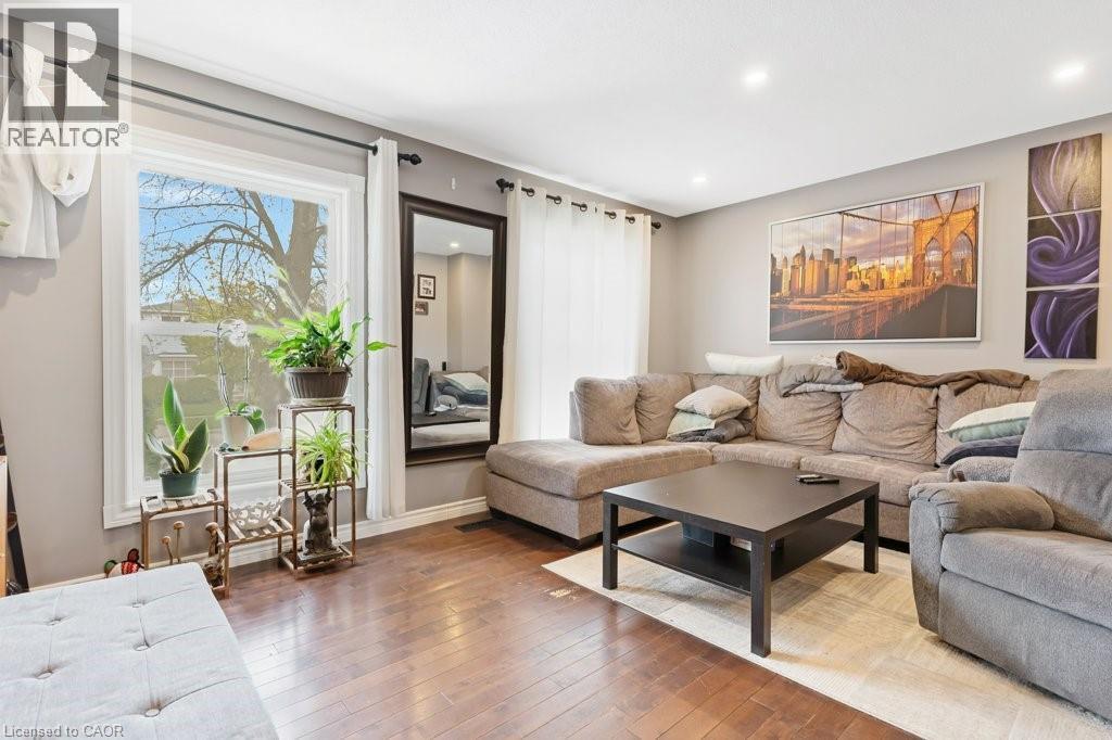 33 MEADOW WOODS Crescent thumbnail 9