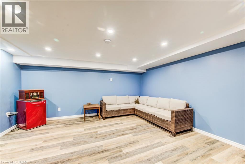 88 WESTWOOD Drive thumbnail 25