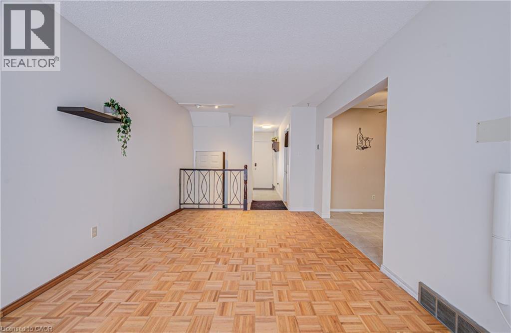 46 CEDARWOODS Crescent Unit# 6 thumbnail 5