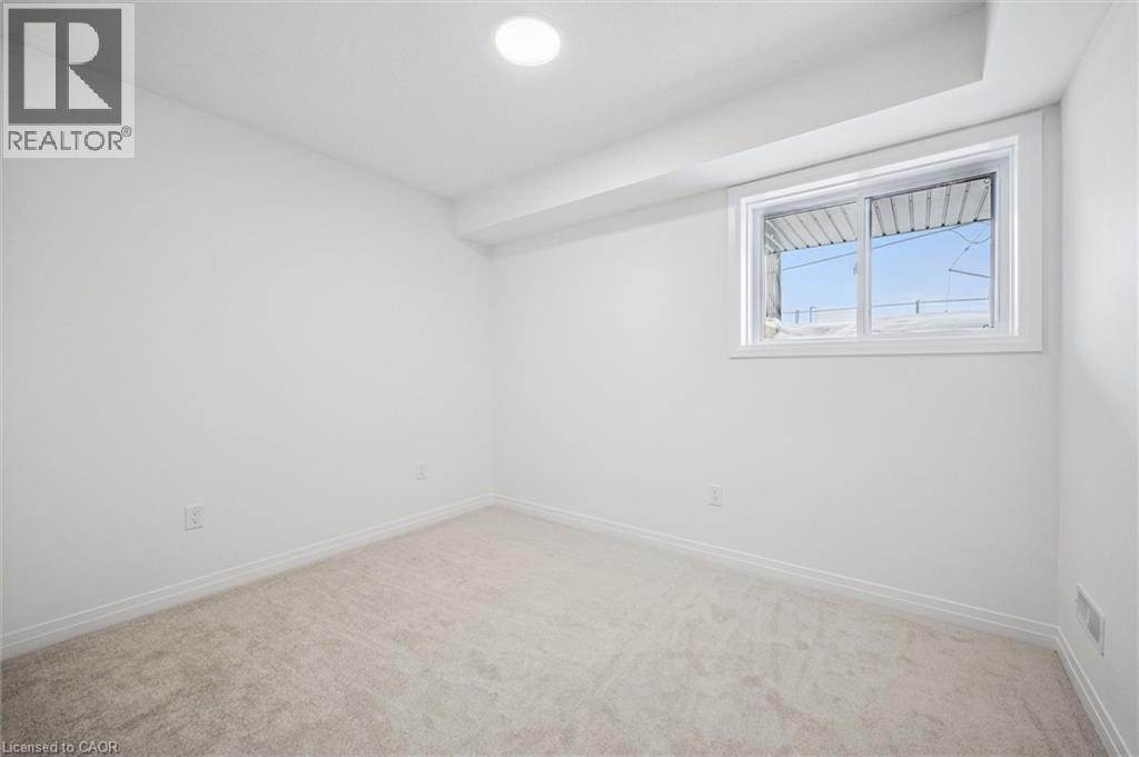 525 ERINBROOK Drive Unit# C061 thumbnail 16
