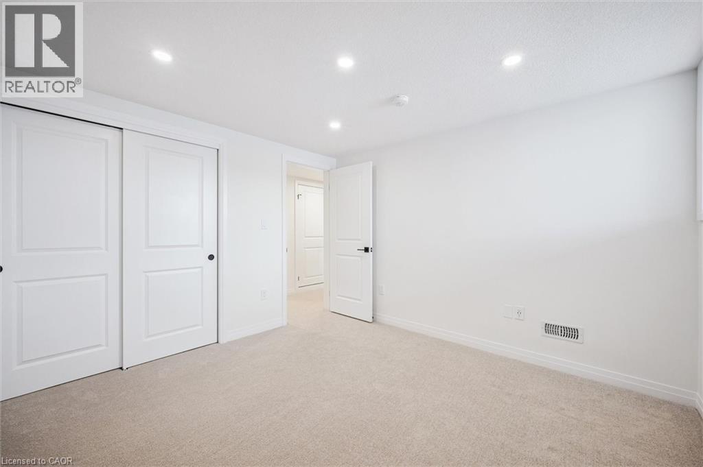 525 ERINBROOK Drive Unit# C061 thumbnail 21
