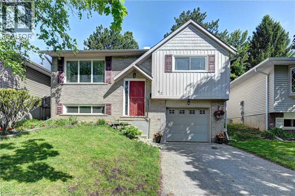 92 PINEMEADOW Crescent