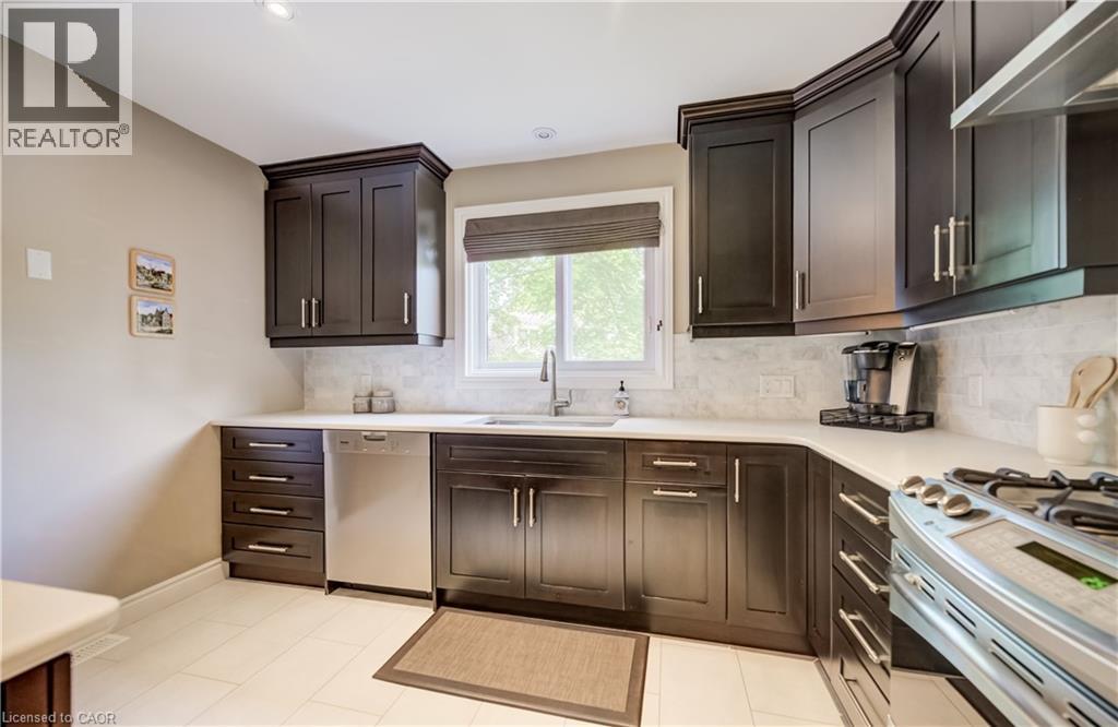 60 HUNTLEY Crescent thumbnail 12