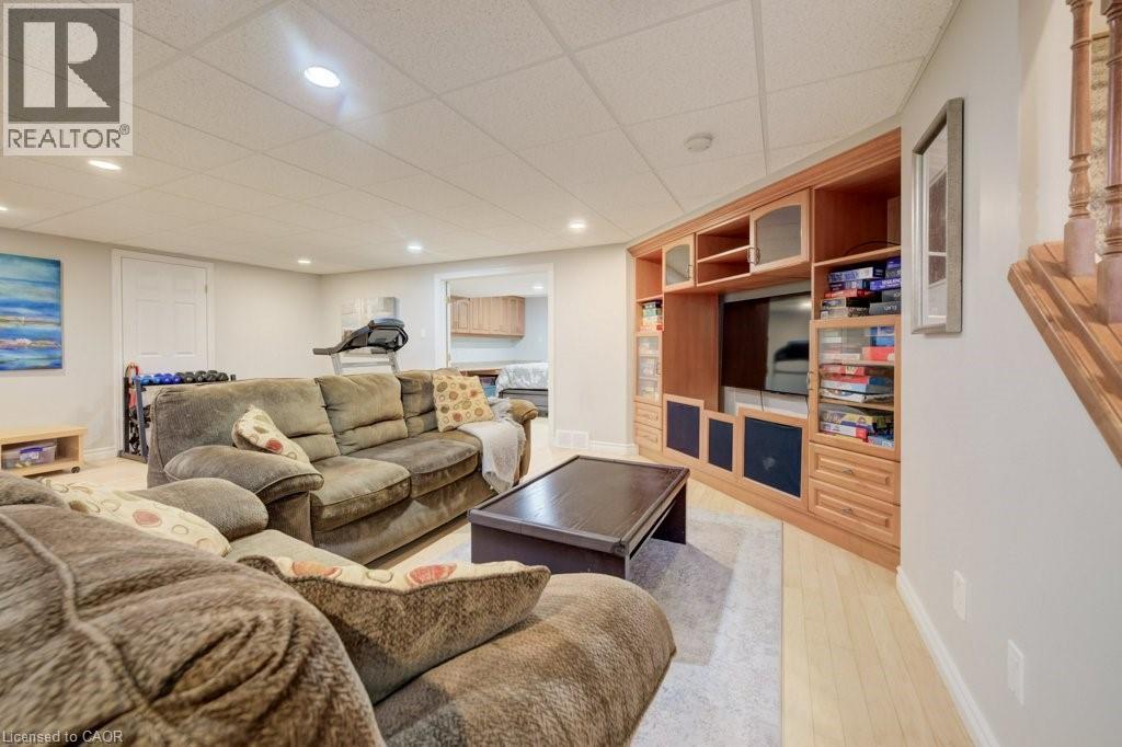207 WOODRIDGE Drive thumbnail 24