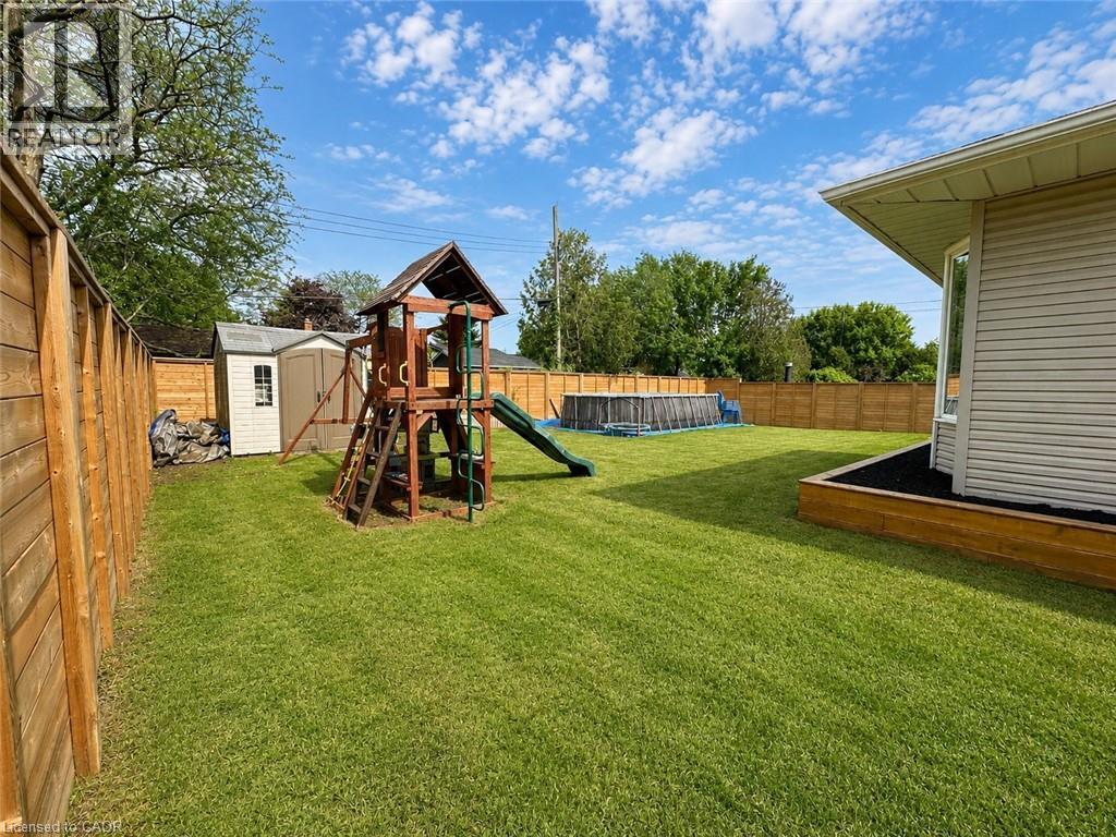 107 ROSSLINN Road thumbnail 44