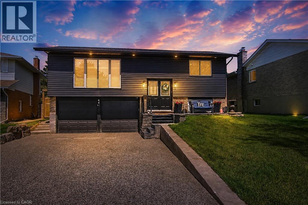 44 OAKHURST Crescent thumbnail 2