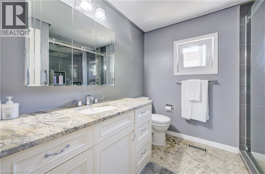 135 ROYAL ORCHARD Drive thumbnail 25