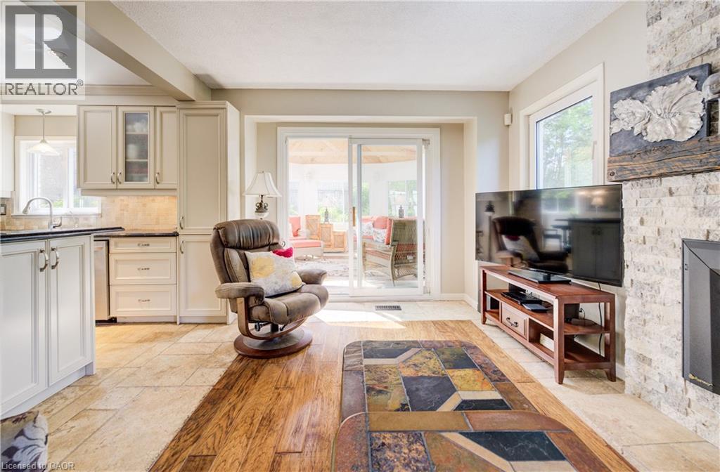 135 ROYAL ORCHARD Drive thumbnail 15