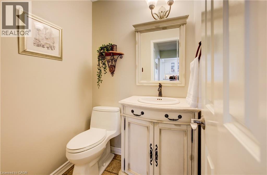 135 ROYAL ORCHARD Drive thumbnail 18