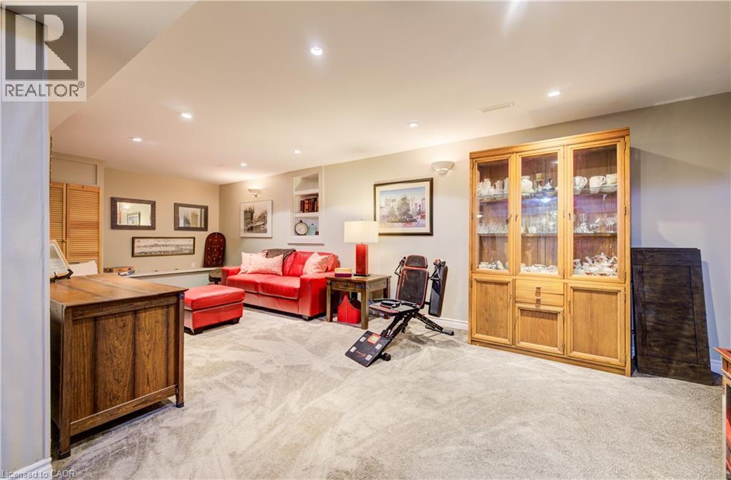 135 ROYAL ORCHARD Drive thumbnail 35