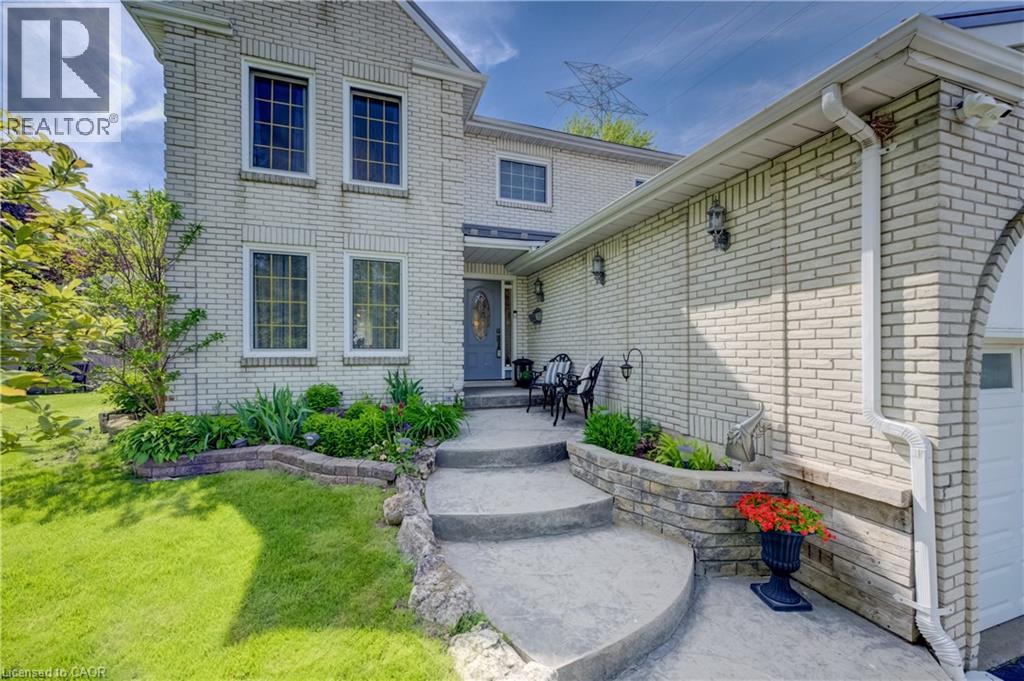 135 ROYAL ORCHARD Drive thumbnail 3