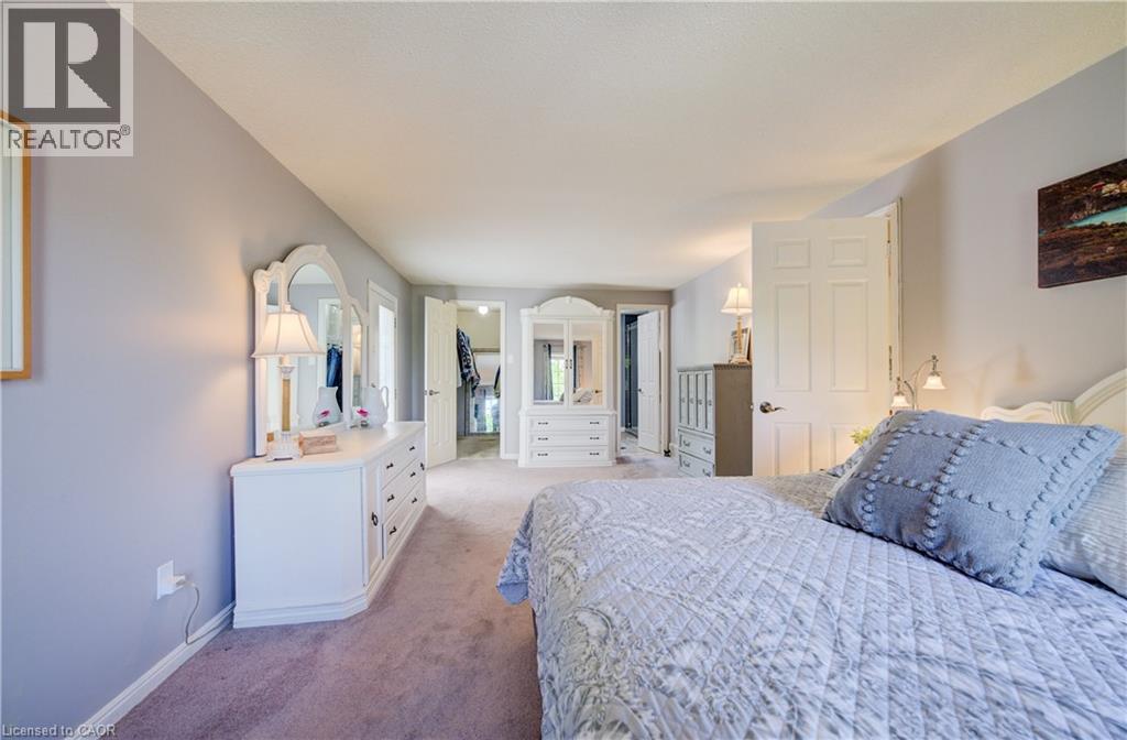 135 ROYAL ORCHARD Drive thumbnail 23