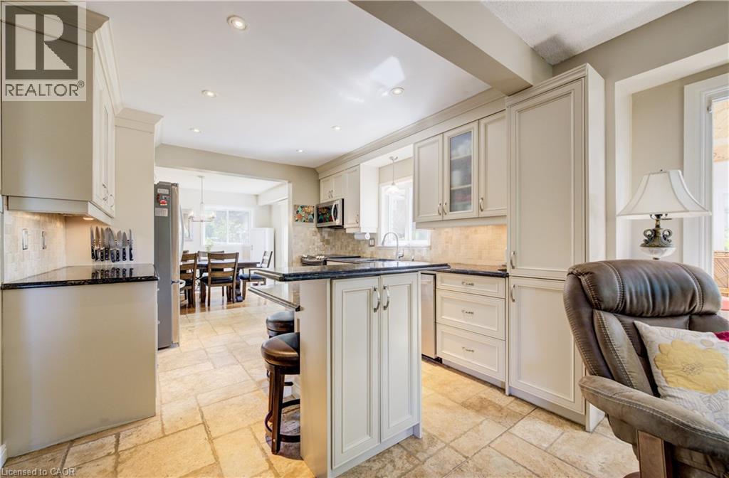135 ROYAL ORCHARD Drive thumbnail 16