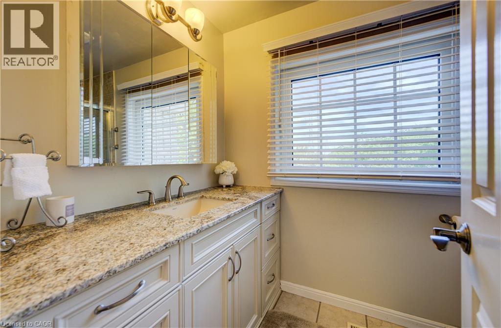 135 ROYAL ORCHARD Drive thumbnail 30