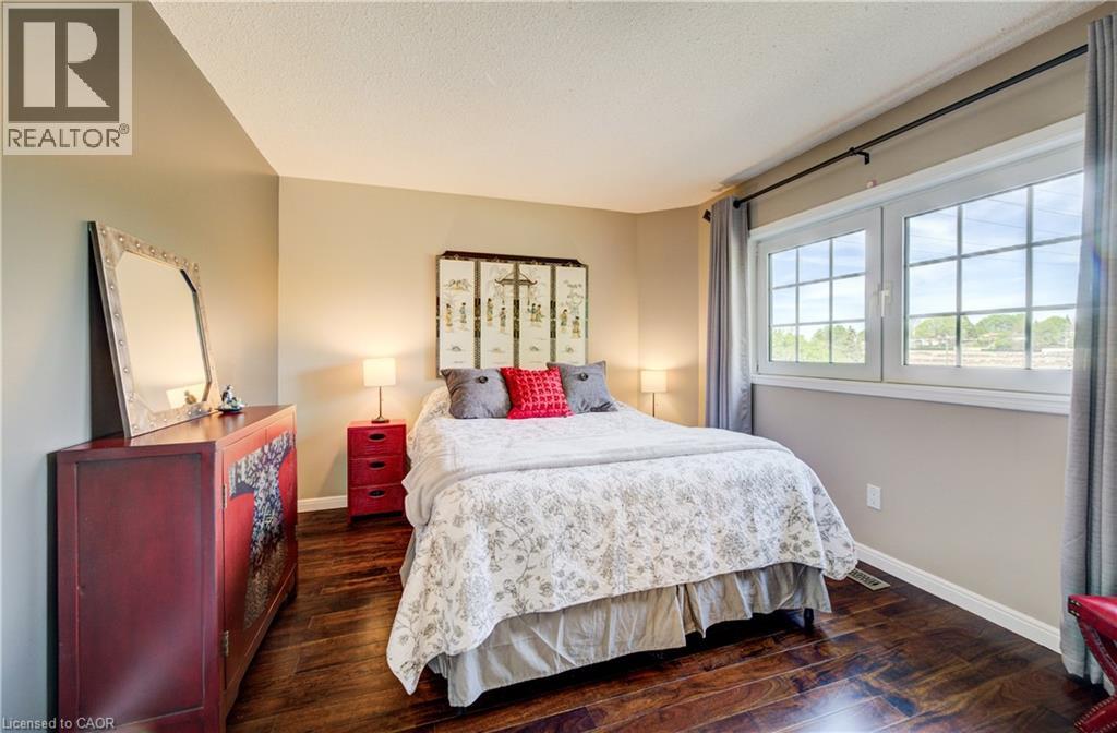 135 ROYAL ORCHARD Drive thumbnail 28