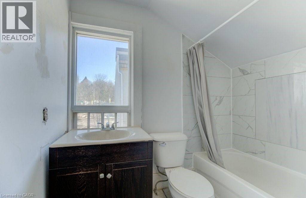 11 SIMCOE Street thumbnail 24