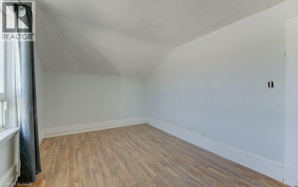 11 SIMCOE Street thumbnail 18