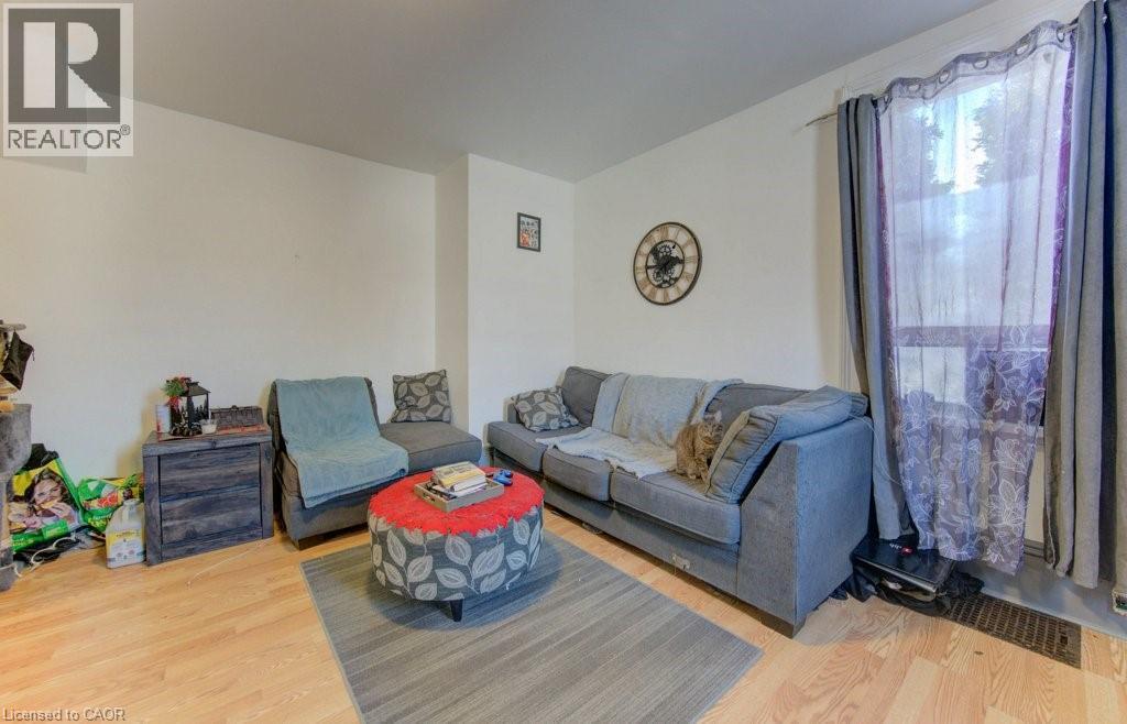 11 SIMCOE Street thumbnail 7
