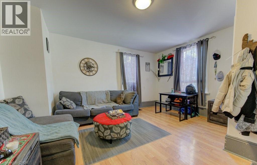 11 SIMCOE Street thumbnail 8