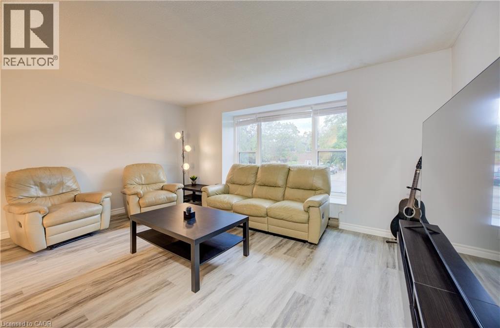 19 HILLBROOK Crescent thumbnail 4
