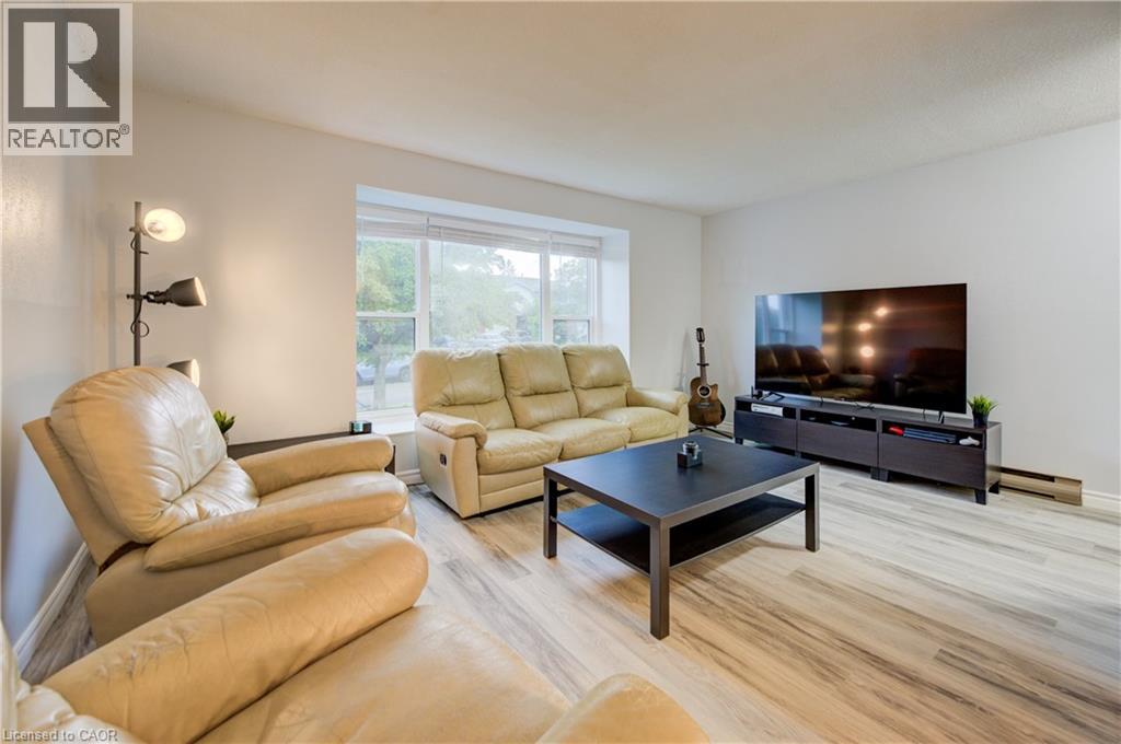 19 HILLBROOK Crescent thumbnail 5