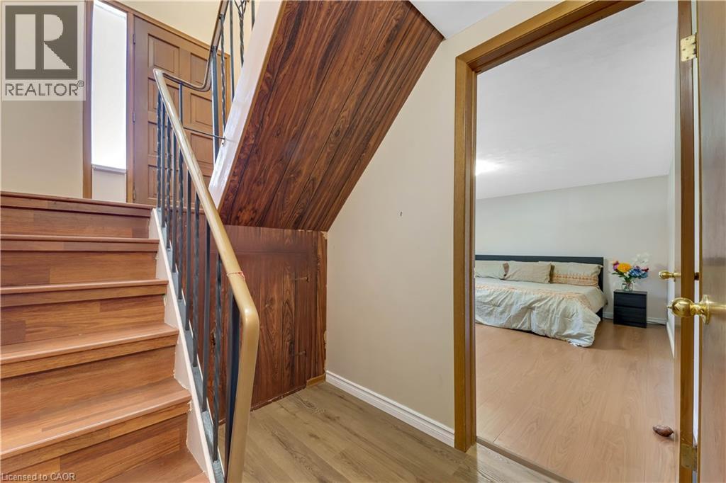 402 LAKEVIEW Drive thumbnail 3
