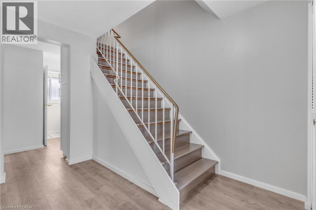 111 MANOR Drive thumbnail 5