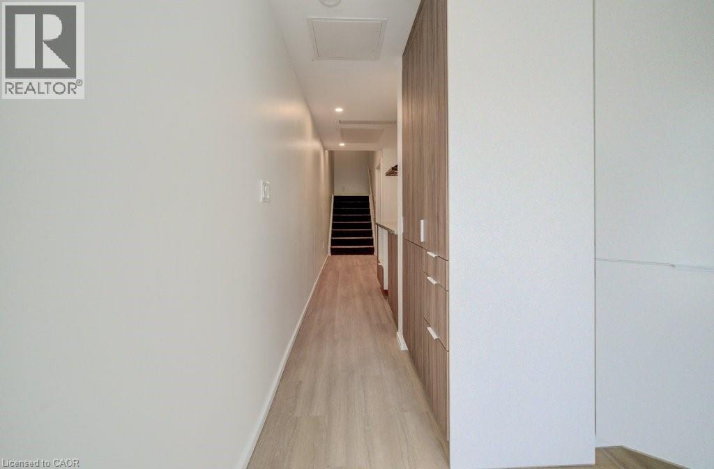 26 KING Street E thumbnail 8