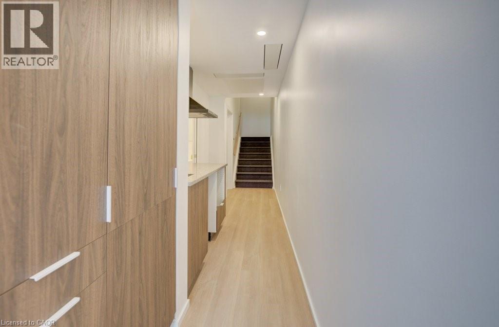 26 KING Street E thumbnail 19