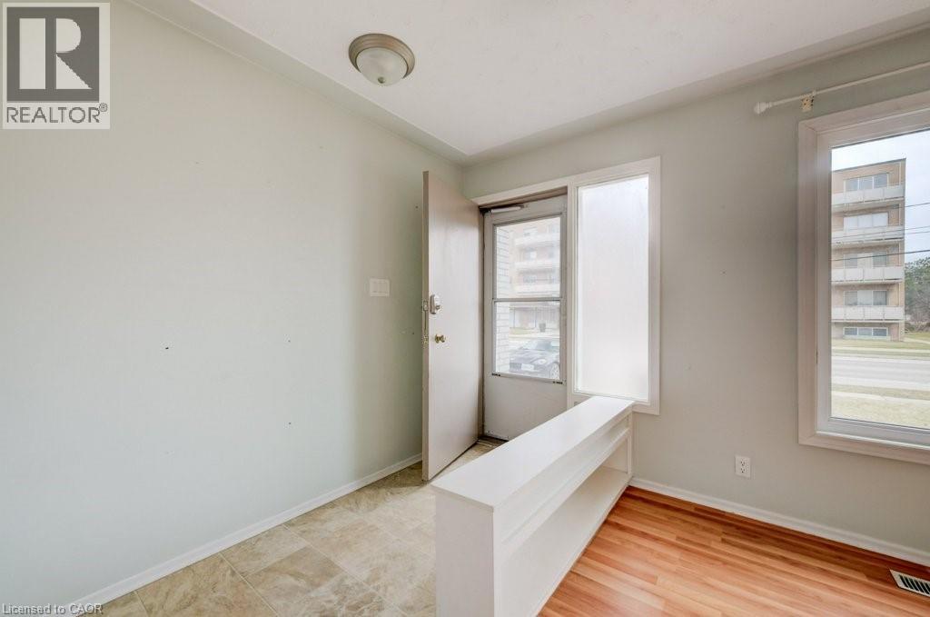 151 FRANKLIN Street N thumbnail 3