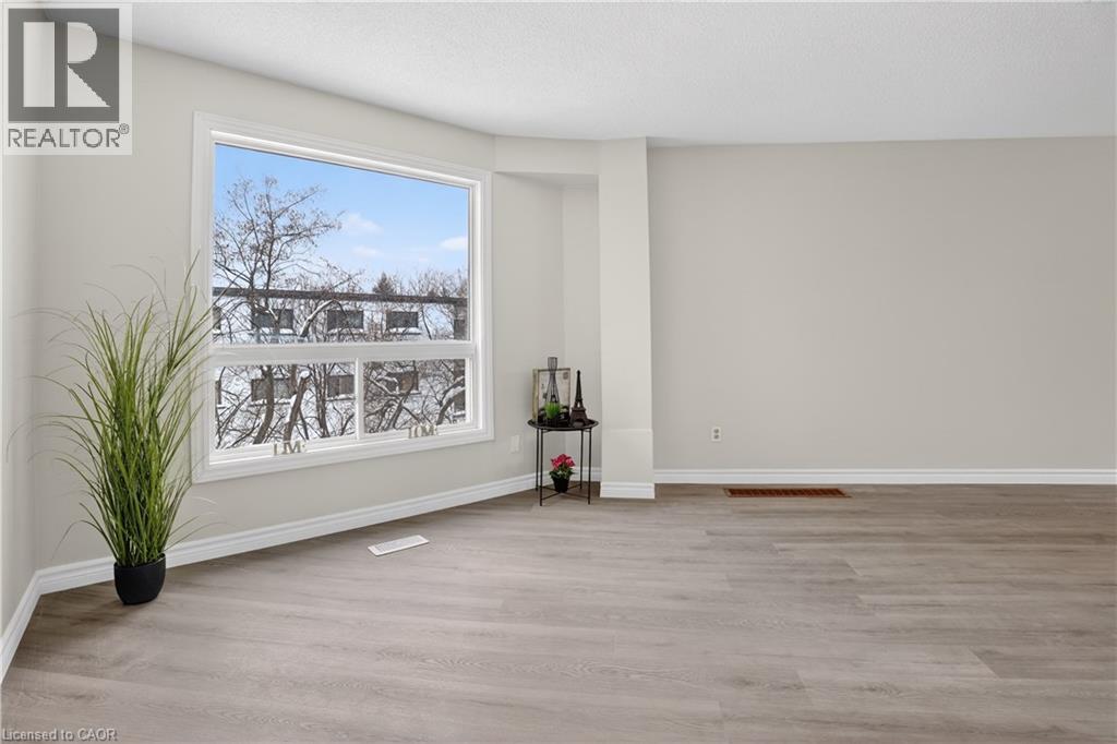 60 ELMSDALE Drive Unit# 66 thumbnail 8