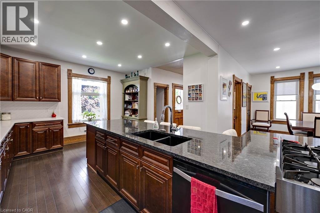 9 PARK Avenue W thumbnail 11