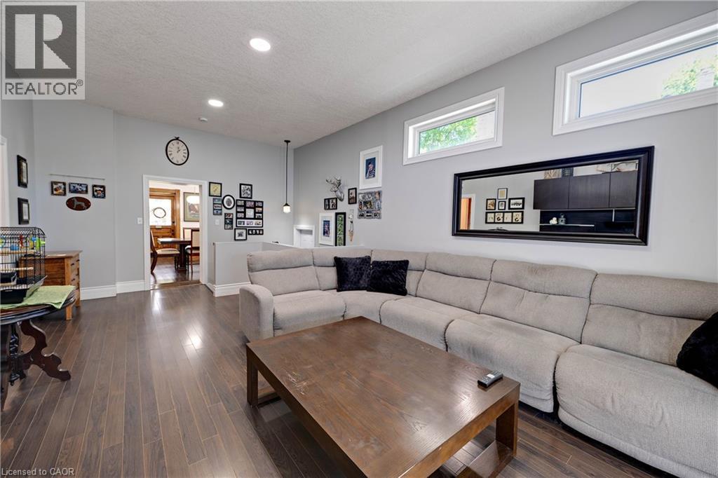 9 PARK Avenue W thumbnail 17