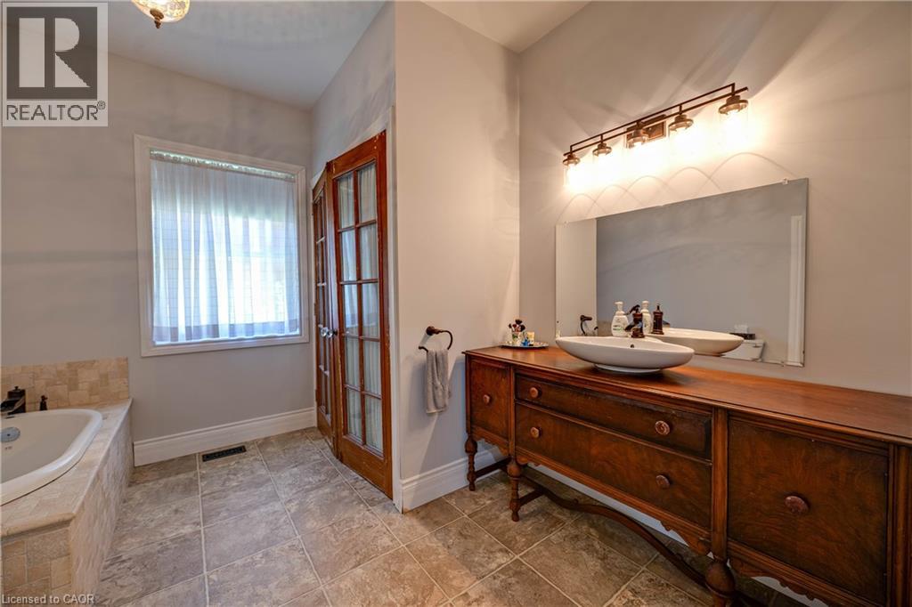 9 PARK Avenue W thumbnail 18
