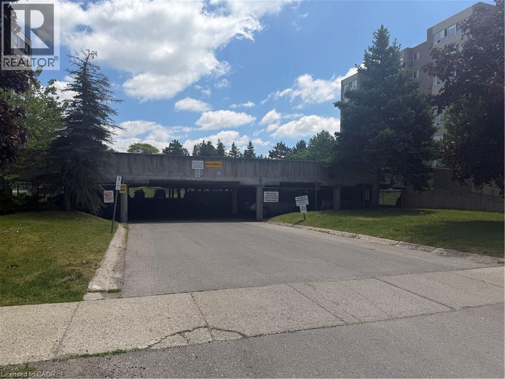 65 HIGHLAND Crescent Unit# 804 thumbnail 3