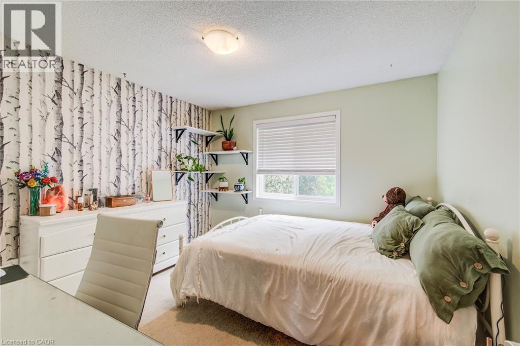 702 ELGIN Street N thumbnail 13