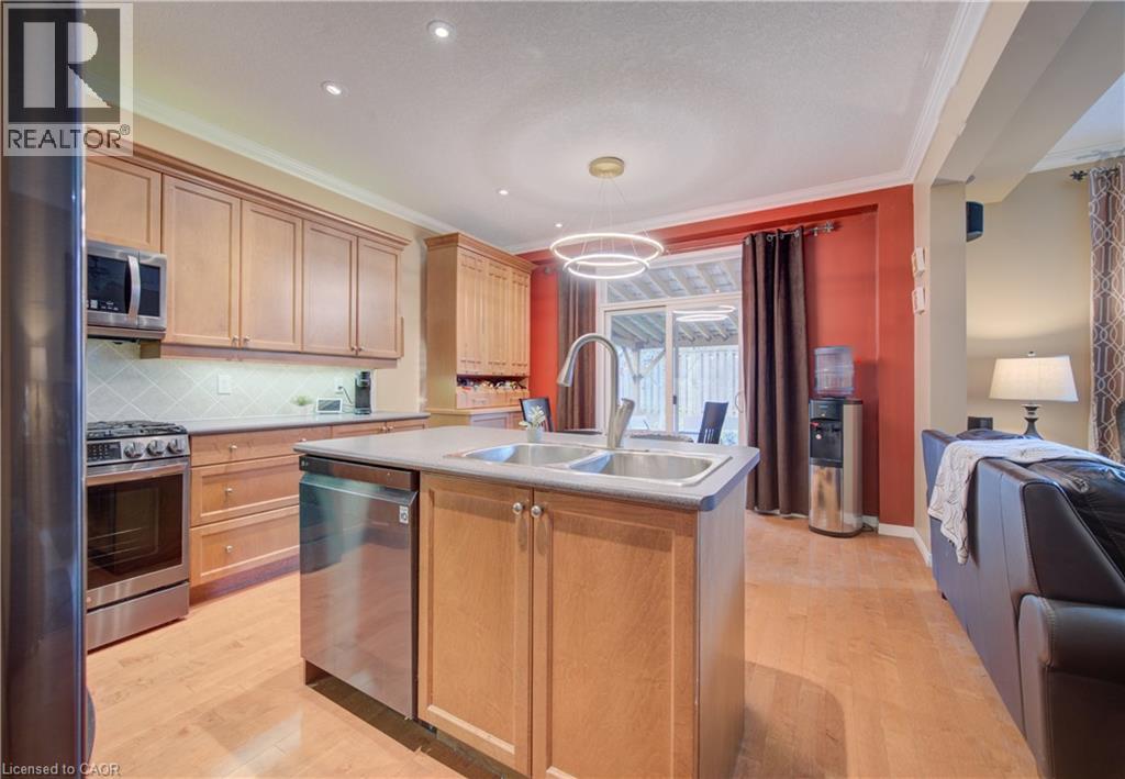 699 COMMONWEALTH Crescent thumbnail 8