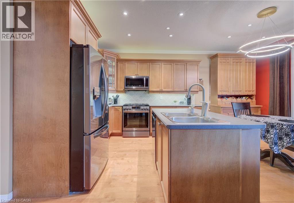 699 COMMONWEALTH Crescent thumbnail 9