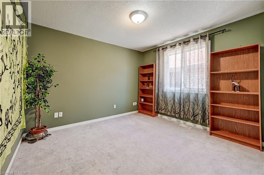 699 COMMONWEALTH Crescent thumbnail 21